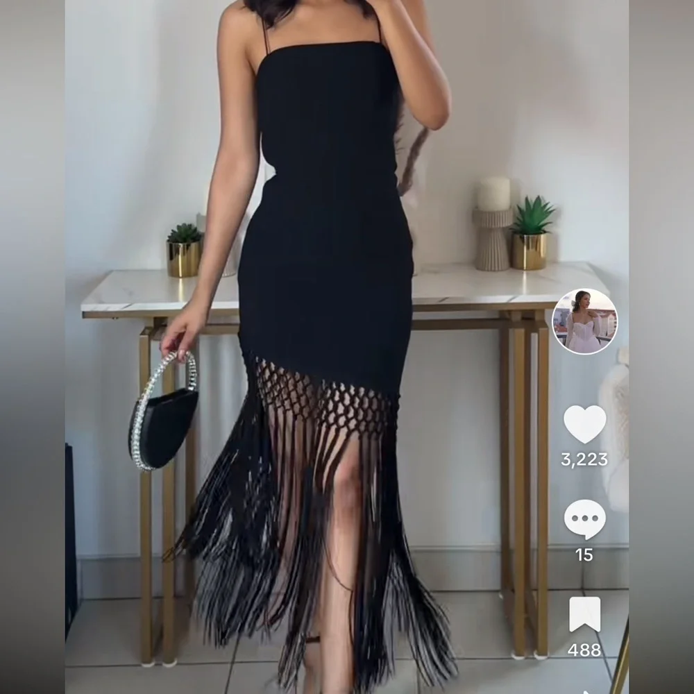 Spring /summer🌺 NWT ZARA FRINGED DRESS SIZE M
🚨 My prices are firm, no discount - Picture 4 of 13